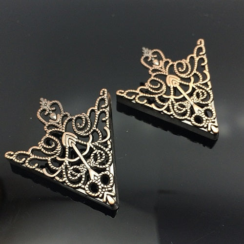 1 Pair Crown hollow pattern collar buckle