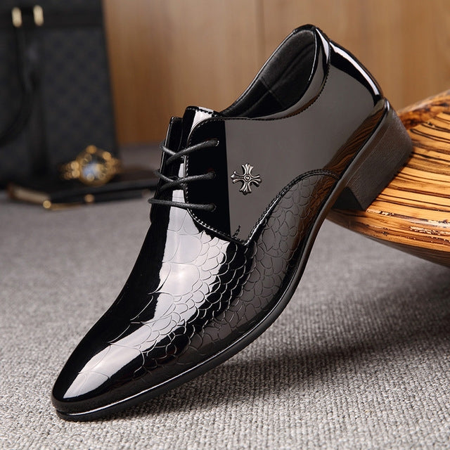 Men Pointed Glossy Crocodile Texture Leather Shoes