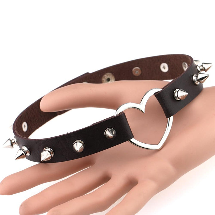 Punk Style Fashion Heart Shape Leather Rivet Necklace Collar, Random Color Delivery