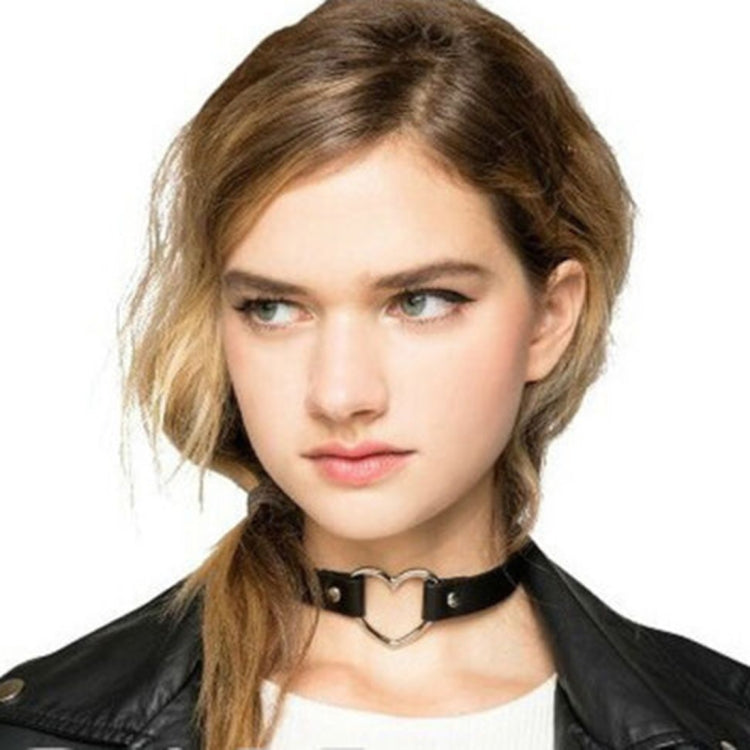 Japanese Harajuku PU Leather Heart Shape Punk Collar Fashion Female Choker Necklace, Random Color Delivery