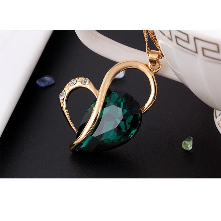 Cute Heart Shaped Crystal Stud Necklace Jewellery Set