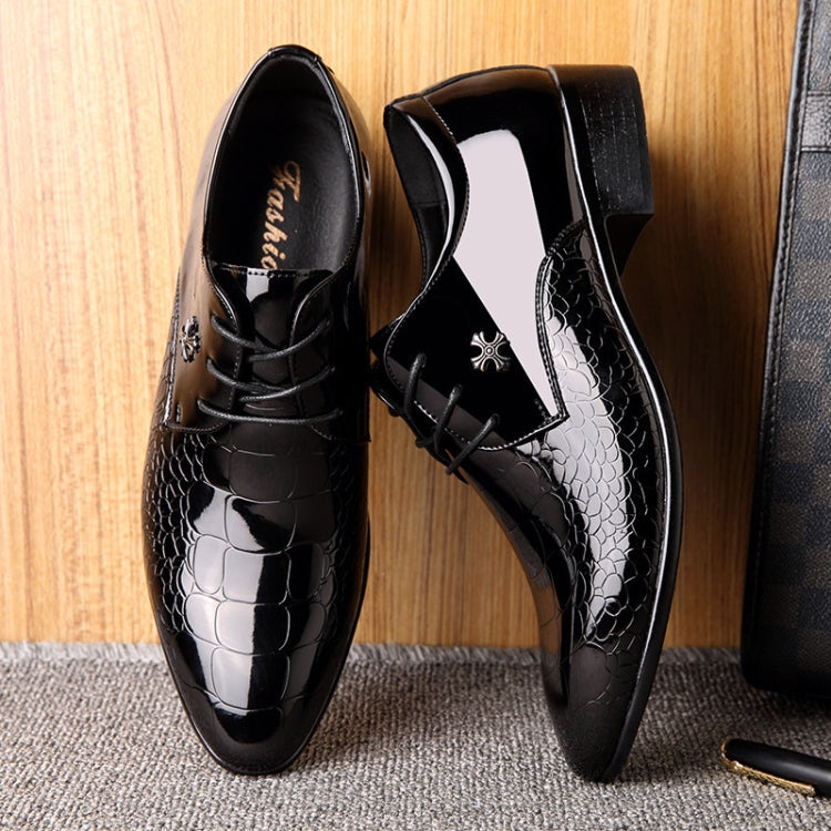 Men Pointed Glossy Crocodile Texture Leather Shoes