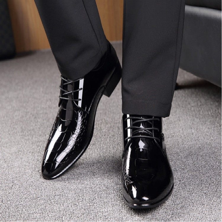 Men Pointed Glossy Crocodile Texture Leather Shoes