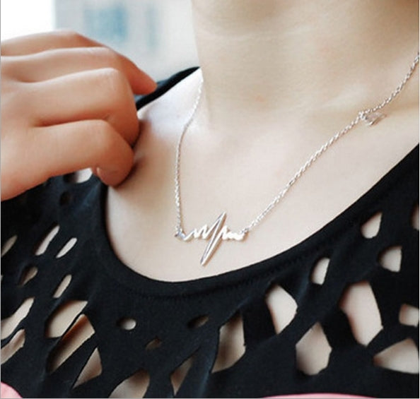 Necklace Love Shaped Titanium Steel Heartbeat Lockbone Chain Heart Pendant Necklace Female Retro Necklace Jewelry Accessorie