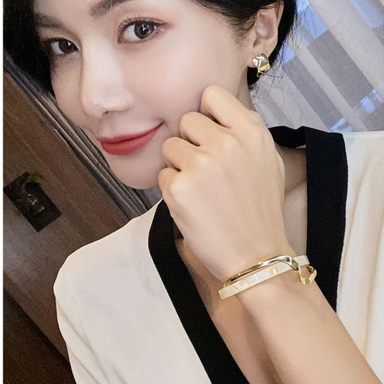 White Shell Plate Bracelet Curved Metal Hand Ornaments