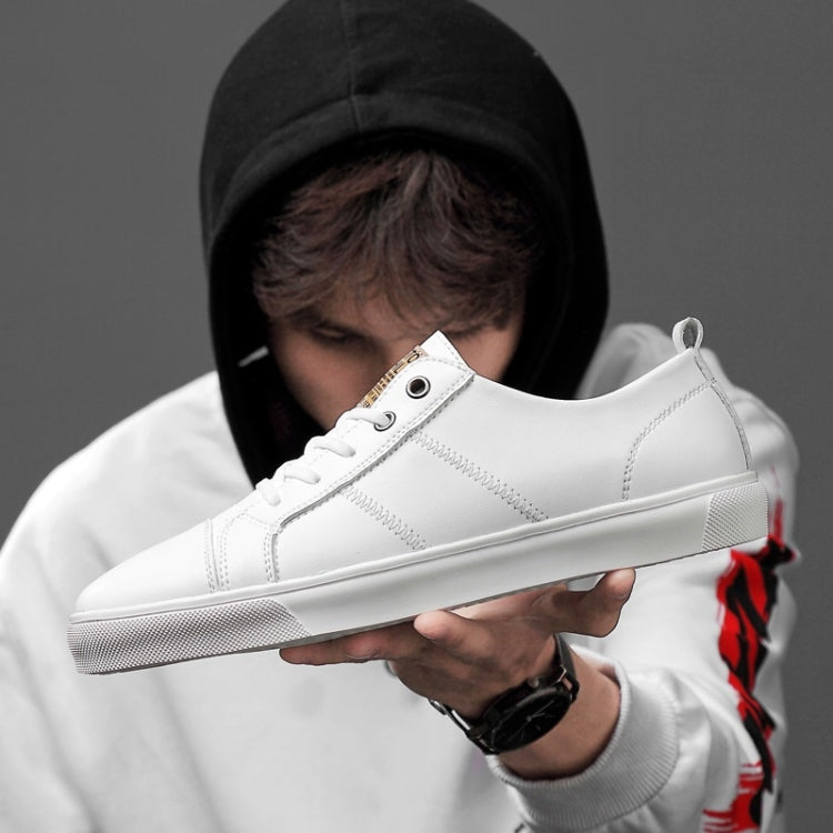 Microfiber Leather Upper Simple Solid Color Casual Shoes for Men