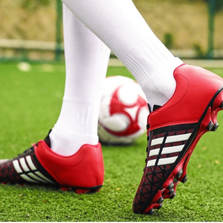 Comfortable and Lightweight PU Soccer Shoes for Children & Adult